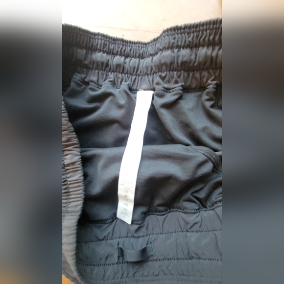 Lululemon Hotty Hot Shorts - Picture 2 of 5